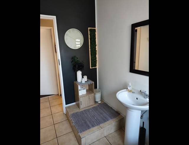2 BEDROOM TOWNHOUSE FOR SALE IN SONNEVELD